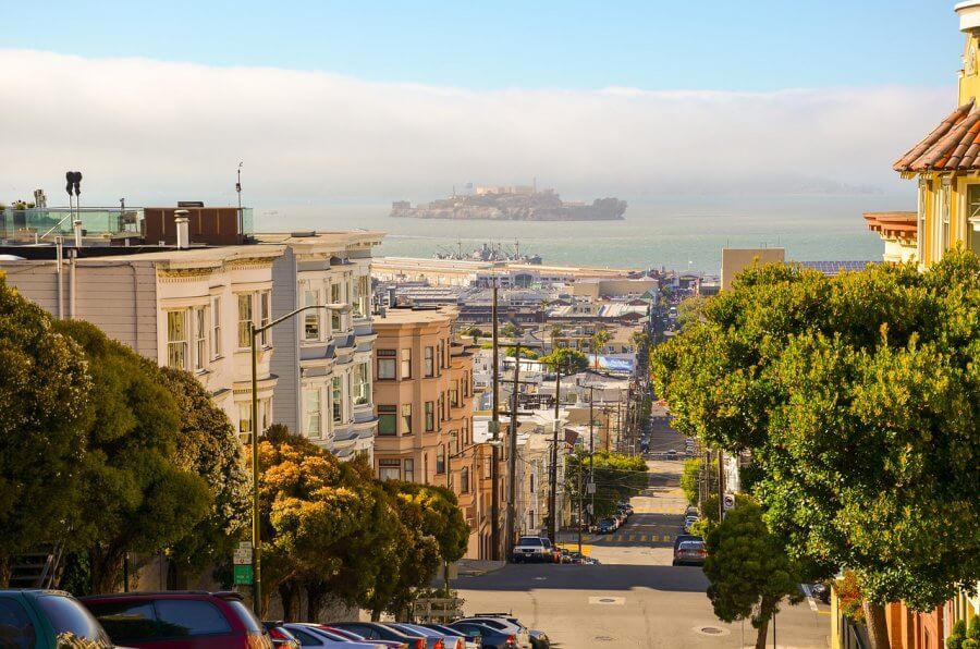 Вид на Алькатрас из Сан-Франциско